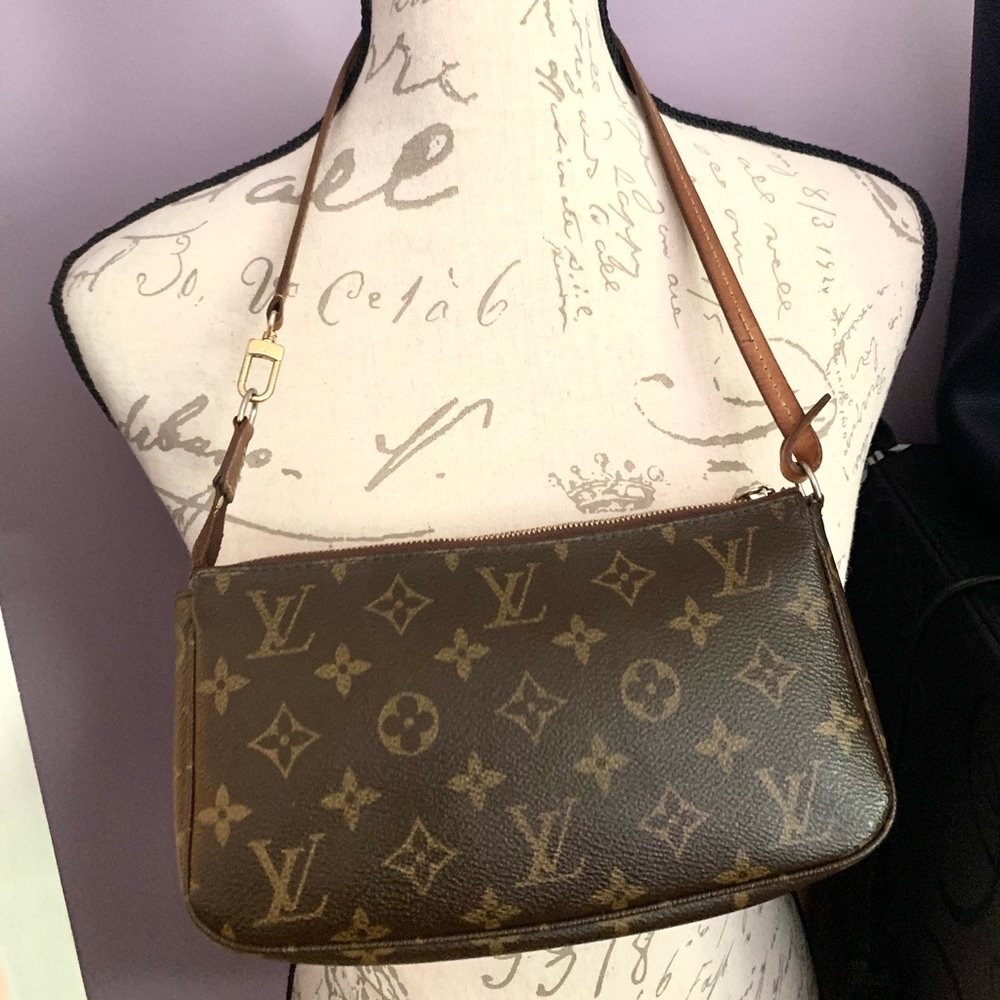 🚨SOLD🚨Louis Vuitton Pochette Accessoires
